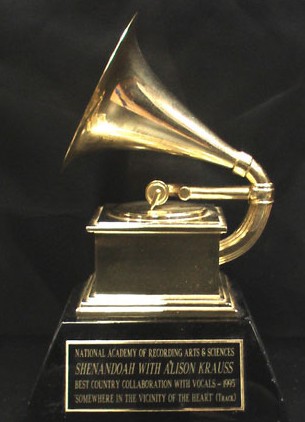 A plecat acasa cu sase premii Grammy!