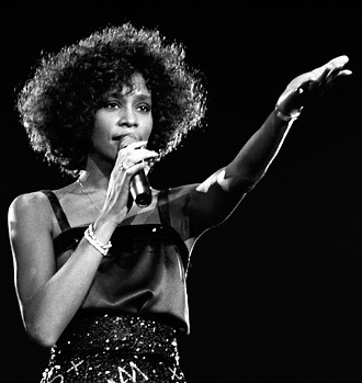 Regina pop, Whitney Houston, a murit la 48 de ani